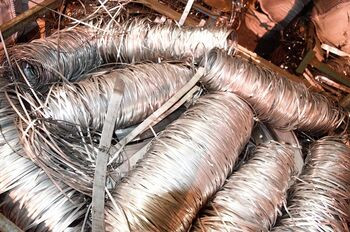 के बारे में नवीनतम कंपनी का मामला स्टेनलेस स्टीलः सुरक्षित और स्थायी